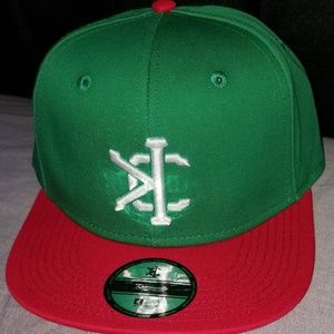 Fitted snapback